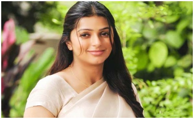 Bhumika: మాట్లాడే ప్రతి పదం జాగ్రత్తగా మాట్లాడాలి… అభిమానులకు సూచించిన నటి భూమిక!