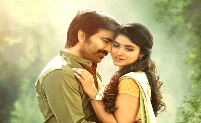 Raviteja’s First Liplock : ఫస్ట్ టైం లిప్ లాక్ కి ఒకే చెప్పిన రవితేజ.. ఈ సినిమాలో అట.!