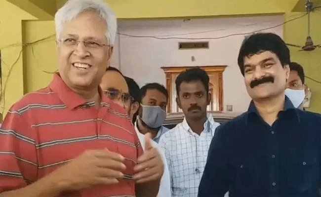 Sharmila’s Husband : ఉండవల్లితో షర్మిల భర్త అనిల్ భేటీ, ఏం జరుగుతోందబ్బా.?