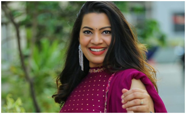 Big Boss OTT: బిగ్‌బాస్ OTTలో ఛాన్స్ వచ్చినా వెళ్లలేను… తనని వదిలేసి నేను ఒక్కరోజు కూడా ఉండలేను.. సింగర్ గీతామాధురి కామెంట్స్!