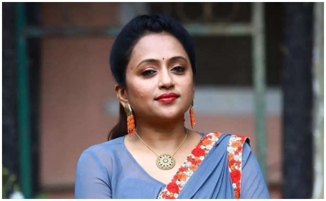 Anchor Suma: క్యాష్ ప్రోగ్రామ్ లో నాగార్జున సినిమాని ఆడేసుకున్న సుమ..!