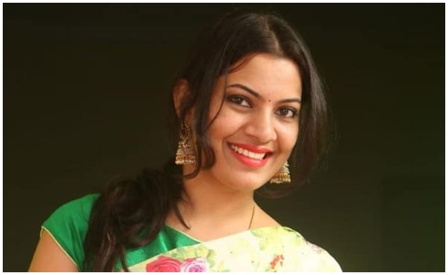 ఫేక్ అకౌంట్ తో మోసం చేస్తున్న గీతా మాధురి.. విషయం ఏమిటంటే..?