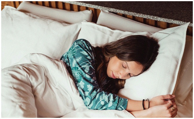 Food For Sleep: రాత్రి వేళ హాయిగా నిద్రించాలా? ఐతే ఈ ఆహార పదార్థాలు ట్రై చేయండి..!