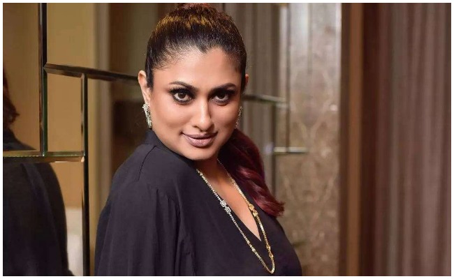 Malavika: తెలుగు సినిమాలు చేయకపోవడానికి కారణం అదే… అవకాశం వస్తే నటిస్తా… నటి మాళవిక కామెంట్స్!