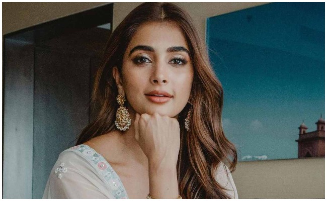 Pooja Hedge: సరిగమప సింగింగ్ కార్యక్రమంలో సందడి చేసిన పూజా హెగ్డే… ప్రోమో వైరల్!