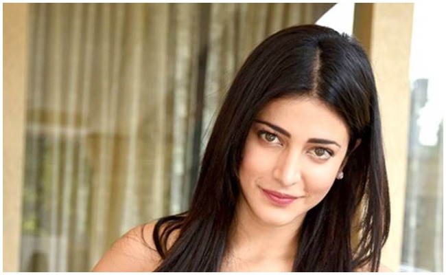 “సలార్” సెట్స్ అలా వాడేసిన శృతి హాసన్.??