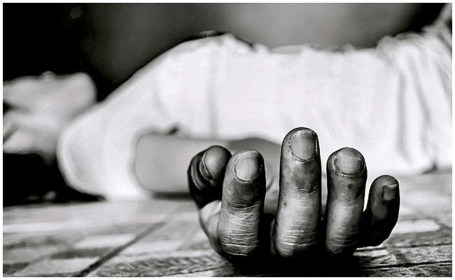 Crime News: పెరుగుతున్న నిరుద్యోగ సమస్య.. ఆదాయ మార్గాలు లేక ఆత్మహత్యలు..!