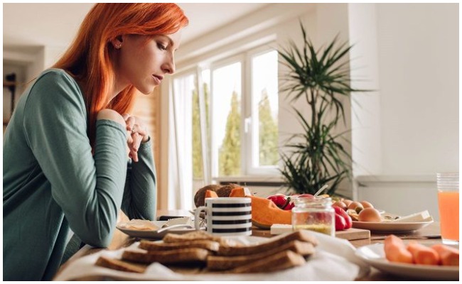 రాత్రి సమయంలో భోజనం తినని వాళ్లకు షాకింగ్ న్యూస్.. ఇన్ని సమస్యలు వస్తాయా?