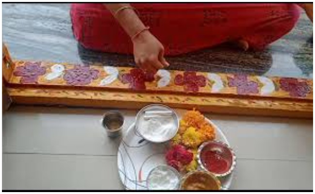 Devotional Tips: ఇంటికి పట్టిన దరిద్రం పోవాలంటే ప్రతి రోజు గుమ్మం దగ్గర ఈ పని చేయాల్సిందే!