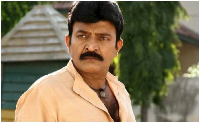 Actor Rajasekhar: హీరో రాజశేఖర్ అస్సలు టైంకి వచ్చేవాడు కాదు… పిలిచి ఒక్కటే చెప్పా… డైరెక్టర్ షాకింగ్ కామెంట్స్!