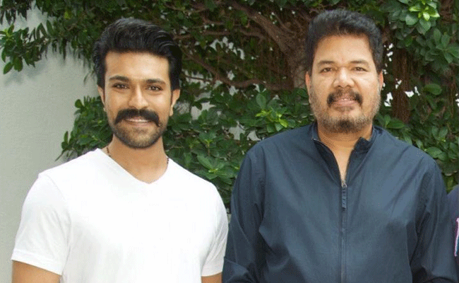 Ram Charan : ఇండస్ట్రీ బజ్ : చరణ్ ని రెండు రకాలుగా శంకర్ చూపించబోతున్నాడా??