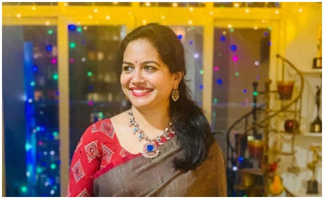 Singer Sunitha: నోటి దూల నీది, నీ భారం భూమిది అంటూ స్ట్రాంగ్ వార్నిగ్ ఇచ్చిన సునీత..?