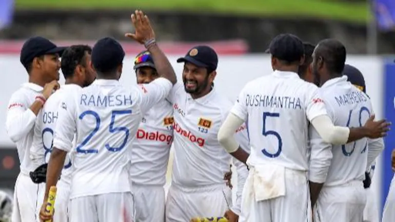 లంక‌ క్రికెట‌ర్లు ప్ర‌యాణించిన‌ బ‌స్సులో బుల్లెట్!