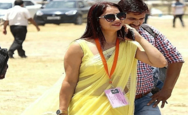 Reena Dwivedi : ఎవరీ రీనా ద్వివేది.? ఎందుకంత పాపులారిటీ.!