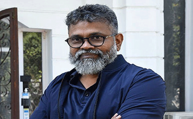 Director Sukumar : బ్రేకింగ్:  ‘తగ్గేదే లె..’ అంటోన్న సుక్కు – బన్నీ.. ఏం చేస్తారంటే.!