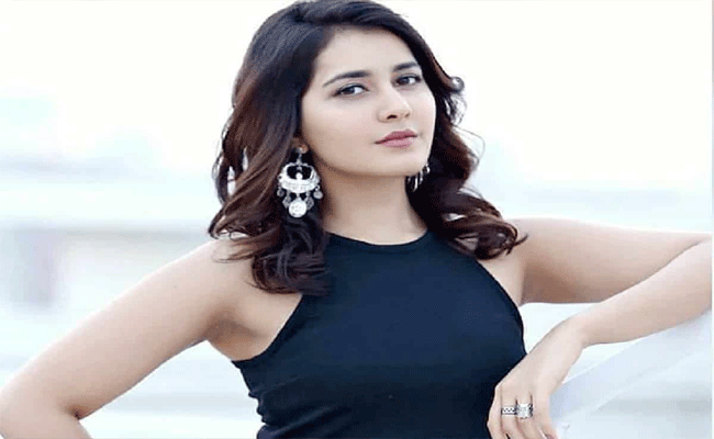 Raashi Khanna : షాకింగ్ : సౌతిండియా సినిమాపై హీరోయిన్ రాశీ ఖన్నా వివాదాస్పద మాటలు.!