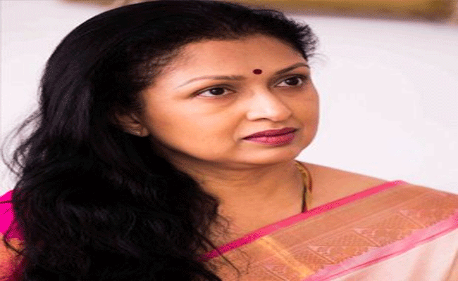 Senior Heroine Gouthami : నేనే అసలు సిసలు ఐటెం అంటోన్న సీనియర్ హీరోయిన్.. ఎవరో తెలిస్తే షాకవ్వాల్సిందే.!