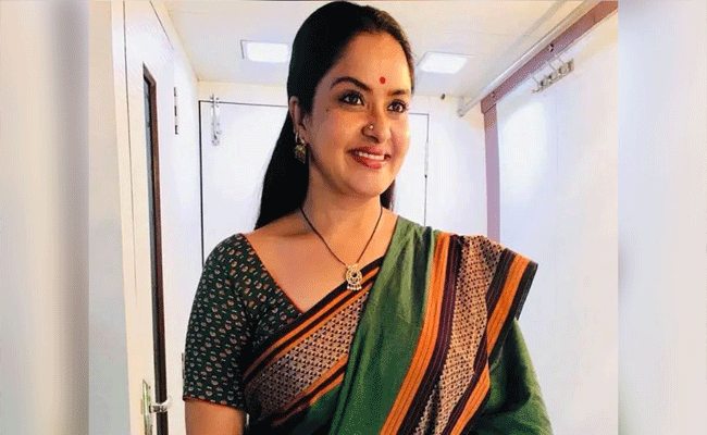 Holi Kushi : హోలీ ఖుషీ: నెట్టింట్లో వైరల్ అవుతున్న ఆంటీ.!