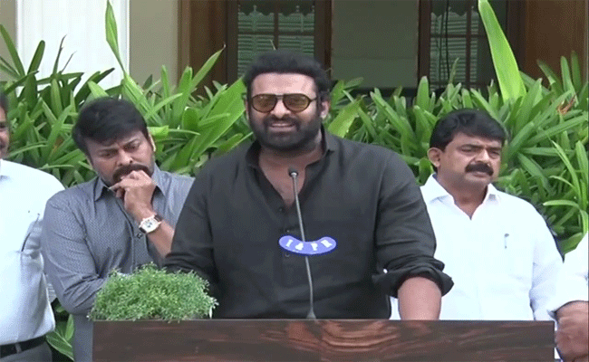 Prabhas Shocking : షాకింగ్ –  గుట్టుచప్పుడు కాకుండా జగన్ పై ప్రభాస్ పోస్ట్.. అందులోనే ఎందుకు?