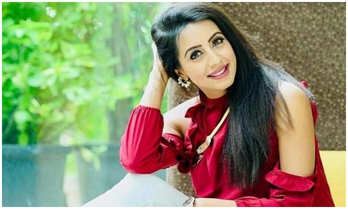 Sanjana Galrani: అర్ధరాత్రి సమయంలో నటి సంజనకు అశ్లీల సందేశాలు..?