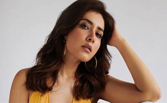 Star Heroine Ready To Give Shock  : సామ్ తర్వాత విలన్ గా మారిన గ్లామరస్ స్టార్ హీరోయిన్..షాకిస్తుందట.!