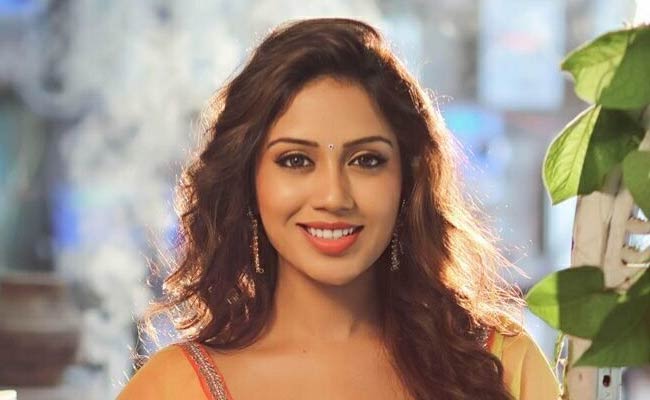 Mental Heroine : మెగా ఛాన్స్ కొట్టేసిన ‘మెంటల్’ పోరీ.!