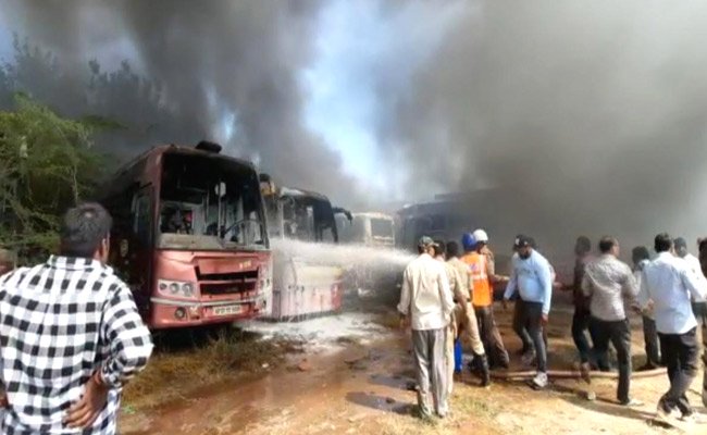 ఒంగోలులో అగ్ని ప్రమాదం.. 9 బస్సులు దగ్ధం