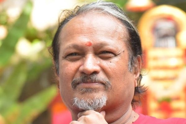 ఈశ్వర్ సినిమాపై మనసు పడిన మహేష్.. అసలు విషయం చెప్పిన డైరెక్టర్?