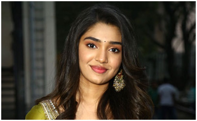 వైరల్ : మెగా ఫ్యాన్స్ ని ఒక్క మాటతో పడేసిన ‘ఉప్పెన’ బ్యూటీ కృతి శెట్టి.!