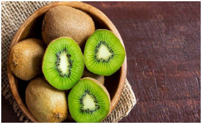 Kivi Fruit Benifits: అందమైన చర్మం మీ సొంతం కావాలంటే..!కివి పండుతో ఇలా చేయాల్సిందే!