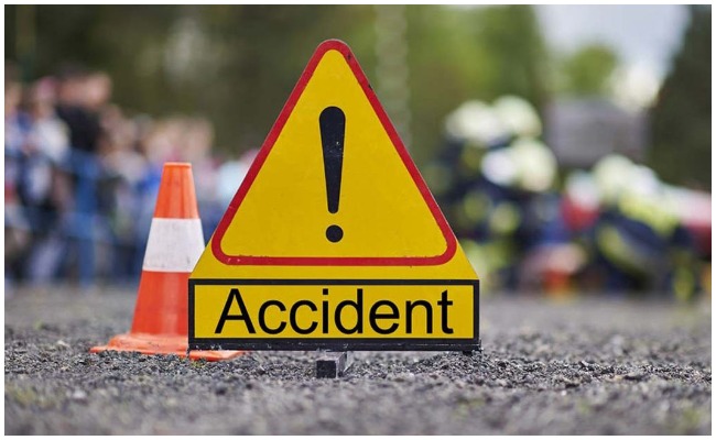 జూబ్లీహిల్స్‌లో కారు బీభత్సం.. కారుపై ఎమ్మెల్యే స్టిక్కర్‌