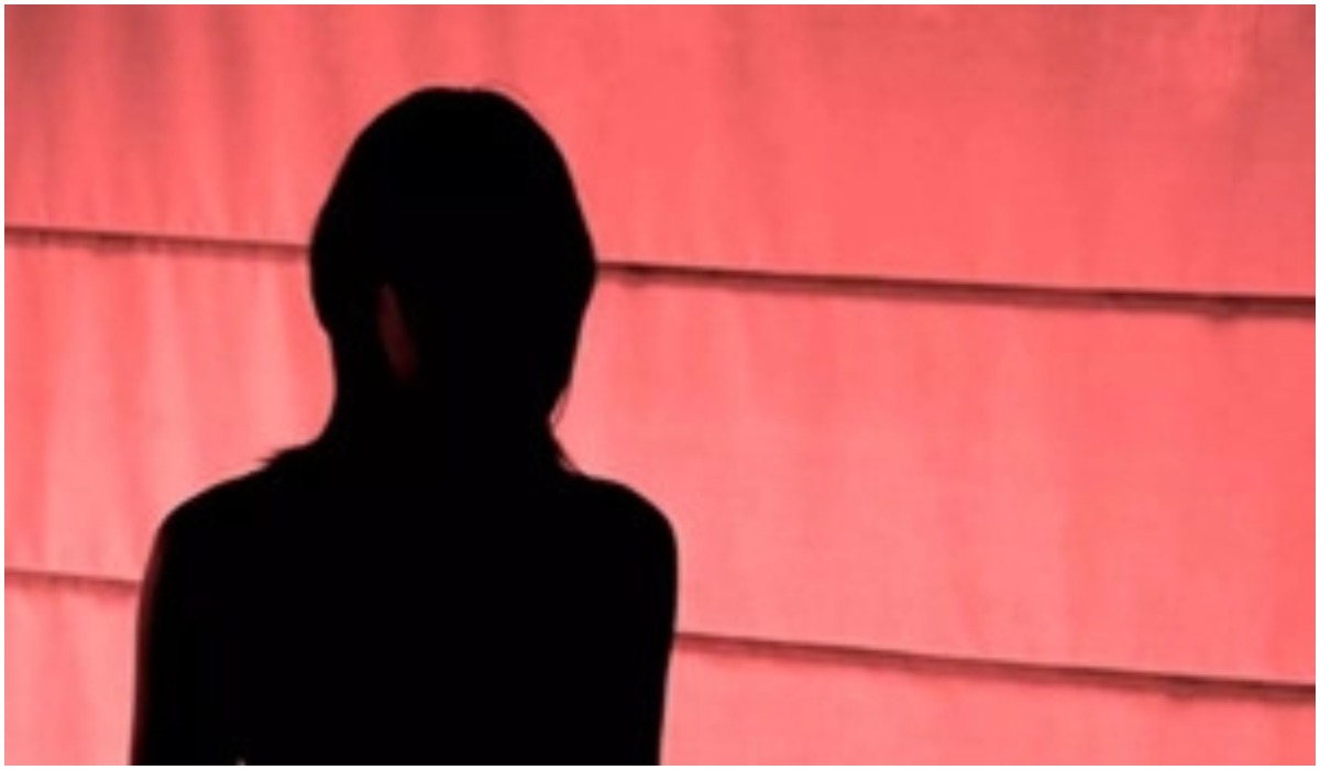 Crime News: మహిళ స్నానం చేస్తుండగా నగ్న వీడియోలు తీసి..న్యూడ్ వీడియో కాల్ మాట్లాదాలంటూ..!