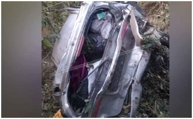 Accident: జమ్మూకాశ్మీర్లో ఘోర రోడ్డు ప్రమాదం.. లోయలో పడి అక్కడికక్కడే ఐదుగురు దుర్మరణం..!