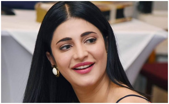 Shruthi Hassan: కరోనా టైంలోనూ శృతి మించి పోతున్న శ్రుతి హాసన్ చేష్టలు… !