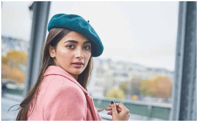Pooja Hegde: పూజా హెగ్డే కు ఆ ముగ్గురితో నటించాలని ఉందట.. ఆహీరోలు ఎవరో తెలుసా?