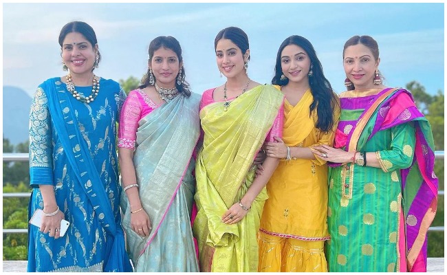 janvi kapoor: కాలినడకన తిరుమల శ్రీవారిని దర్శించుకున్న జాన్వీ కపూర్….ఫోటో వైరల్!