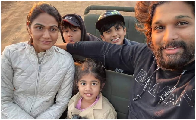 Allu Arjun: భార్య పిల్లలతో కలిసి మొబైల్ లెటర్ ఎంజాయ్ చేస్తున్న అల్లు అర్జున్.. ఫోటో వైరల్!