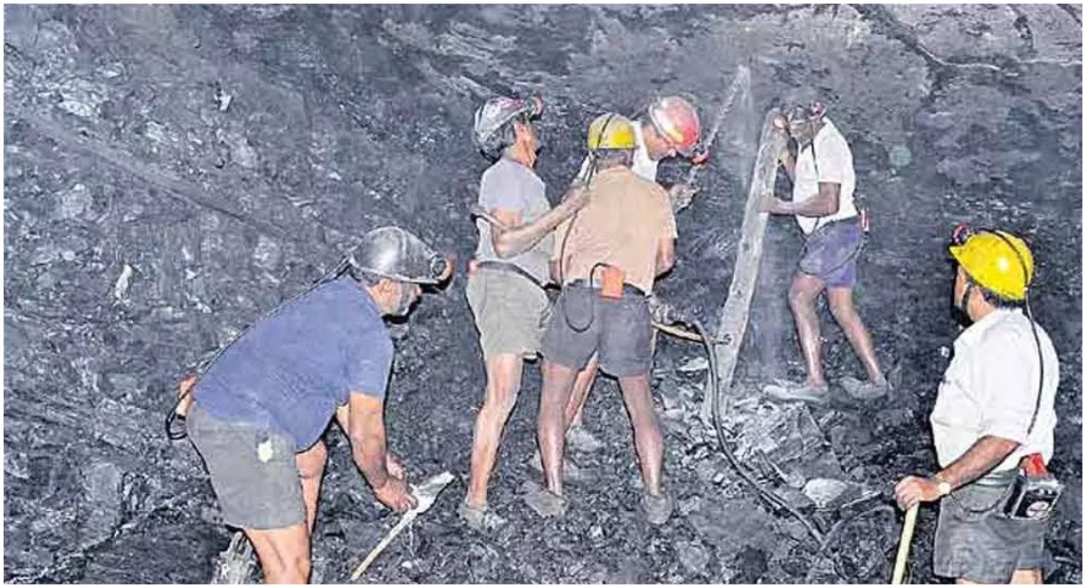 Singareni Workers: కేంద్ర ప్రభుత్వంకు వ్యతిరేకంగా రంగంలోకి దిగనున్న సింగరేణి కార్మికులు!