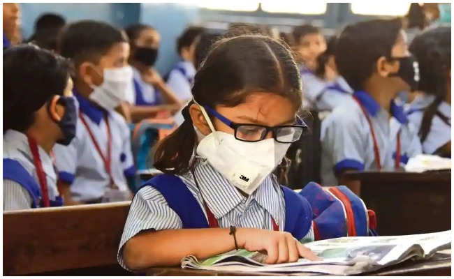 ఏపీలో ఏప్రిల్ 4 నుండి  పాఠశాలలు ఒక్కపూట బడులు