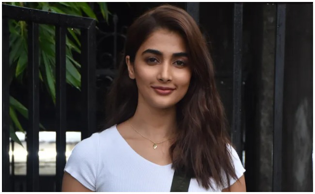 ఈరోజు ఇలా ఉండటానికి కారణం విధి రాతే అంటున్న పూజా హెగ్డే!