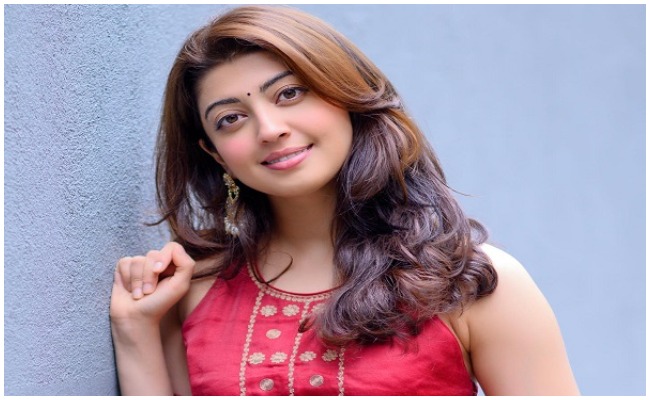 తన భర్తతో సహా ఏడ్చేసిన ప్రణీత.. ఎందుకంటే?