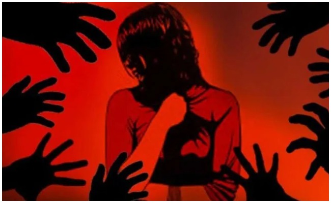 Crime News: శ్రీకాకుళం జిల్లాలో దారుణం… యువతిని ఎత్తుకెళ్లి అత్యాచార ప్రయత్నం..!