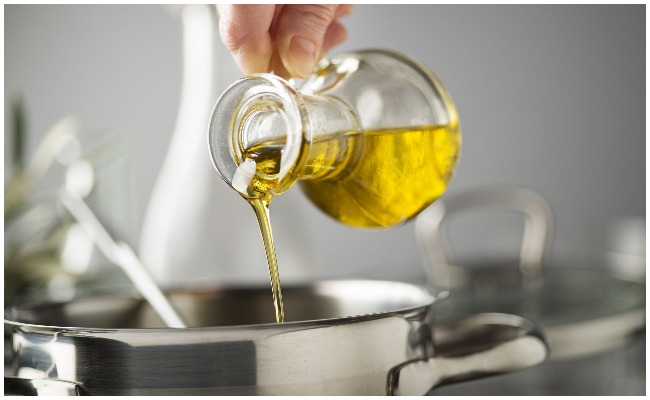 స్టీల్ పాత్రల్లో వంట చేసేవాళ్లకు షాకింగ్ న్యూస్.. ఇన్ని సమస్యలు వస్తాయా?