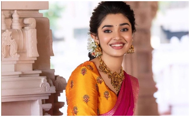 Krithi Shetty: భారీ ఛాన్స్ కొట్టేసిన బేబమ్మ… ఏకంగా పాన్ ఇండియా స్టార్‌తో అవకాశం!