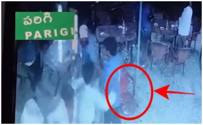 Vikarabad Parigi: వీరంగం సృష్టించిన మందుబాబులు.. కుర్చీ కోసం ఏకంగా అంత పని..?