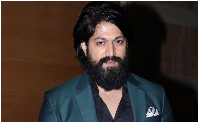 Yash: క్రెడిట్ అంతా ఆయనకే చెందాలి: కన్నడ హీరో యష్