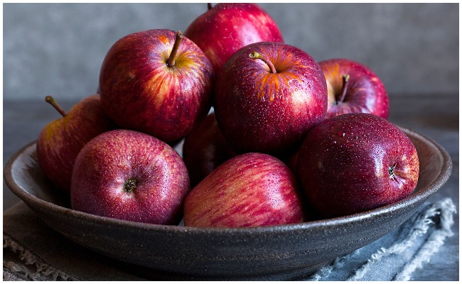 Apple Benifits: ప్రతిరోజూ పరగడుపున యాపిల్ తింటే ఏమవుతుందో తెలుసా?