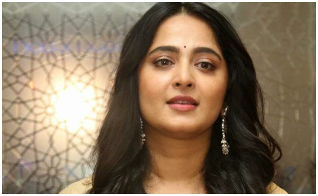 Anushka Shetty: మహిళా దినోత్సవం రోజు మగాళ్ళకు థాంక్స్ చెప్పి అందరినీ ఆశ్చర్య పరిచిన అనుష్క…!