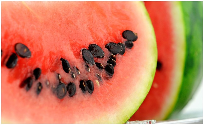 గింజలతో పాటు పుచ్చకాయను తింటున్నారా… ఈ విషయం తెలుసుకోవాల్సిందే!