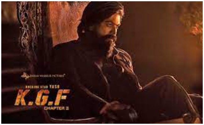 KGF 2 : ముంబై లో యష్ క్రేజ్ మాములుగా లేదుగా.. అభిమానుల సందడి చూసి ఆశ్చర్య పోయిన బాలీవుడ్…!
